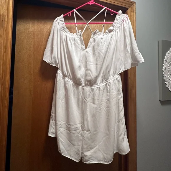 Lulu’s white short sleeved romper, XL - Picture 2 of 4